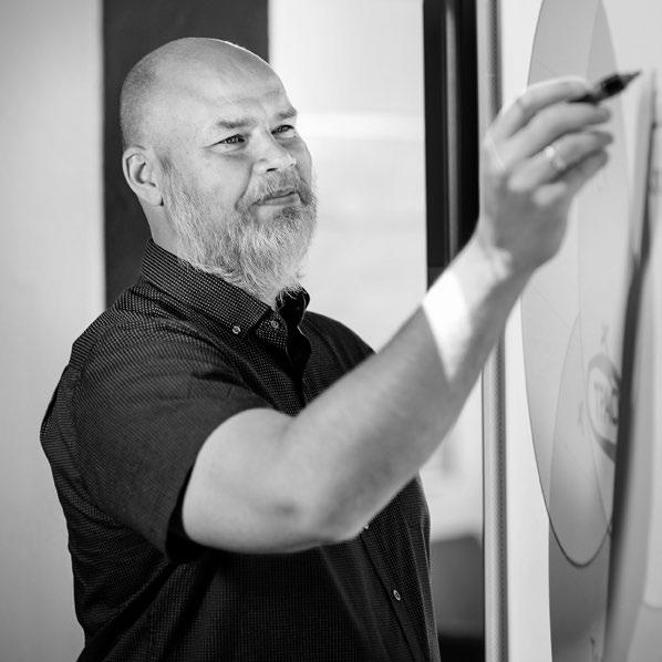 År 2010 blev han docent i pedagogik vid samma lärosäte. Mellan 2012 2014 var han verksam som gästforskare vid Högskolan Väst och är från 2015 gästprofessor vid Mittuniversitetet. Anders D.
