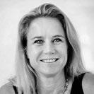 CARINA BERGFELDT JULIA GOEDECKE FILOSOFIE HEDERSDOKTOR VID SAMHÄLLSVETENSKAPLIGA FAKULTETEN MEDICINE HEDERSDOKTOR VID MEDICINSKA FAKULTETEN Carina Bergfeldt föddes i Götene 1980.