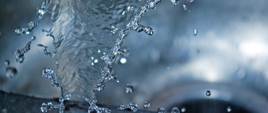 Vatten Vatten används alltid i läkemedelsproduktionen, antingen som en del av processen eller också vid uppvärmning, kylning eller rengöring.