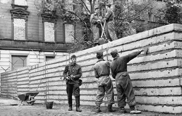 Berlinmuren Östtyska soldater