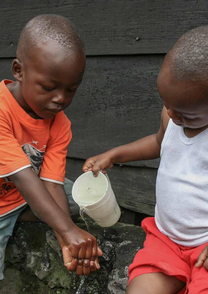 Tack vare installation av vattenbrunnar i Kongo kan barnen nu