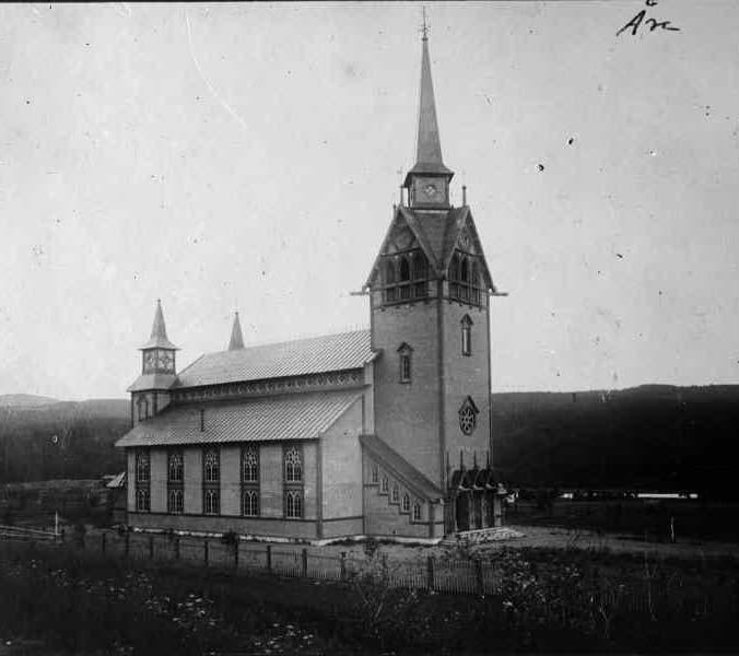 Etapp 1 Huvudsyftet med restaureringen var att måla om kyrkobyggnadens exteriör.