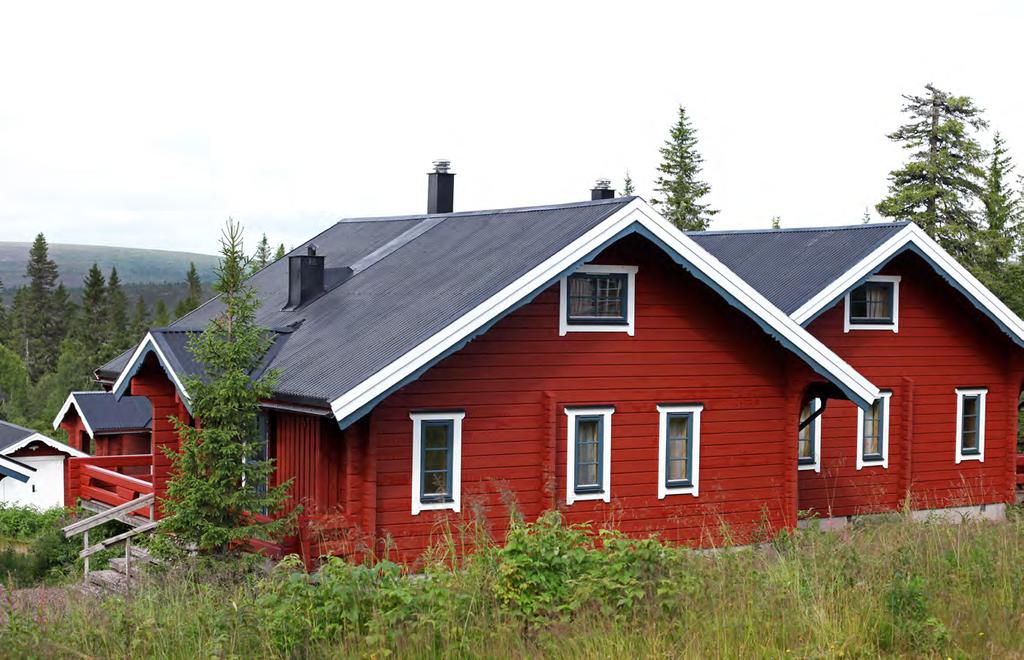 Tack vare Rödtjäran ser husägarna nu fram emot att slippa måla om huset varje sommar. Det höga läget gör att huset är oerhört väderutsatt både sommar och vinter.