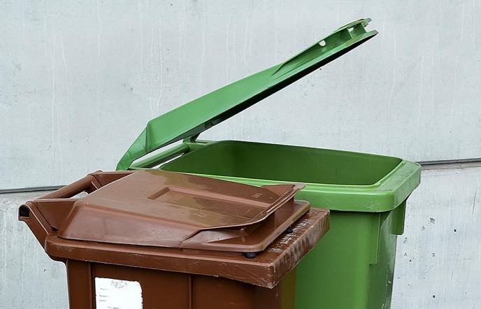 Bilaga 1 Orientering om insamlingssystem Nedan görs en kort presentation av system som tillämpas i olika kommuner idag för insamling av mat- och restavfall, förpackningar och returpapper från hushåll.