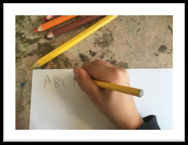 5 I lärmiljöerna finns alfabetet, det skrivna ordet och symboler tillgängliga. Pedagogerna använder sig av teckenstöd i olika grader.