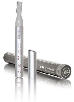 MICRO TRIMMER THE POWER OF PRECISION HEATED LASH CURLER HEAT YOUR LASHES TO A CURL! Blinc Micro Trimmer en liten portabel hårtrimmer för ögonbrynen och övrigt oönskat ansiktshår.