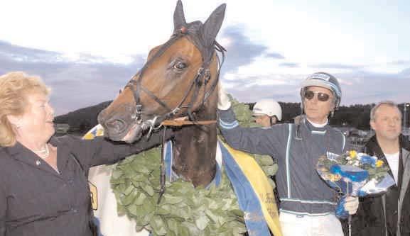 Cecena Ås* 13,7 90 Heisholt Alexander G.Moll 13,7g 202 Goop Björn Docke Kemp* 13,7 2734 Korpi Pekka Ferrari Broline 13,9 160 Johansson Stig H Ringside 14,0 1435 Frick Kajsa Segrare: hingst 3 år e.