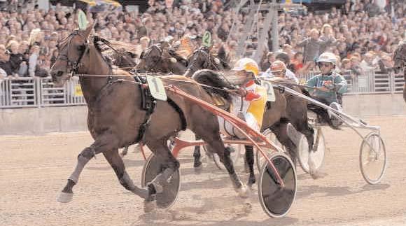 Grupplöpningar Elitloppet, final (Gr I Int) Solvalla 29 maj. Lätt bana. 4.200.000 kr. 1609 m. 1 Steinlager* 10,0 2.500.000 18 Midtfjeld Per Oleg 2 Giant Superman 10,4 1.000.000 205 Larsson Fredrik B 3 Giant Diablo 10,5 400.