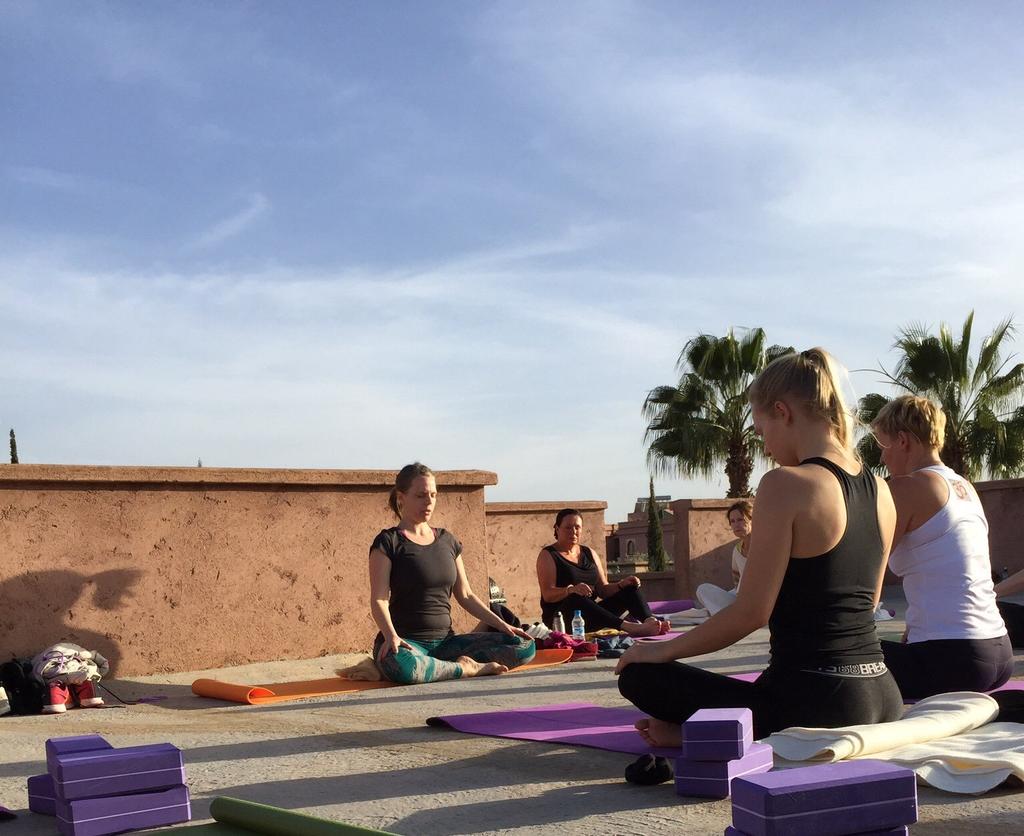 Marrakech kallas ofta för "den rosa staden" för den vackra husfärgen som pendlar mellan ockra och babyrosa.