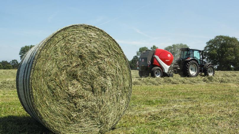 RTGUUCFG ITÒFCP WRRPÁU XKF NÁIC FGPUKVGVGT LELY WELGER RP 130 F pålitlig prestanda i alla skördeförhållanden Med enorm upptagningskapacitet, smart komprimering, säker