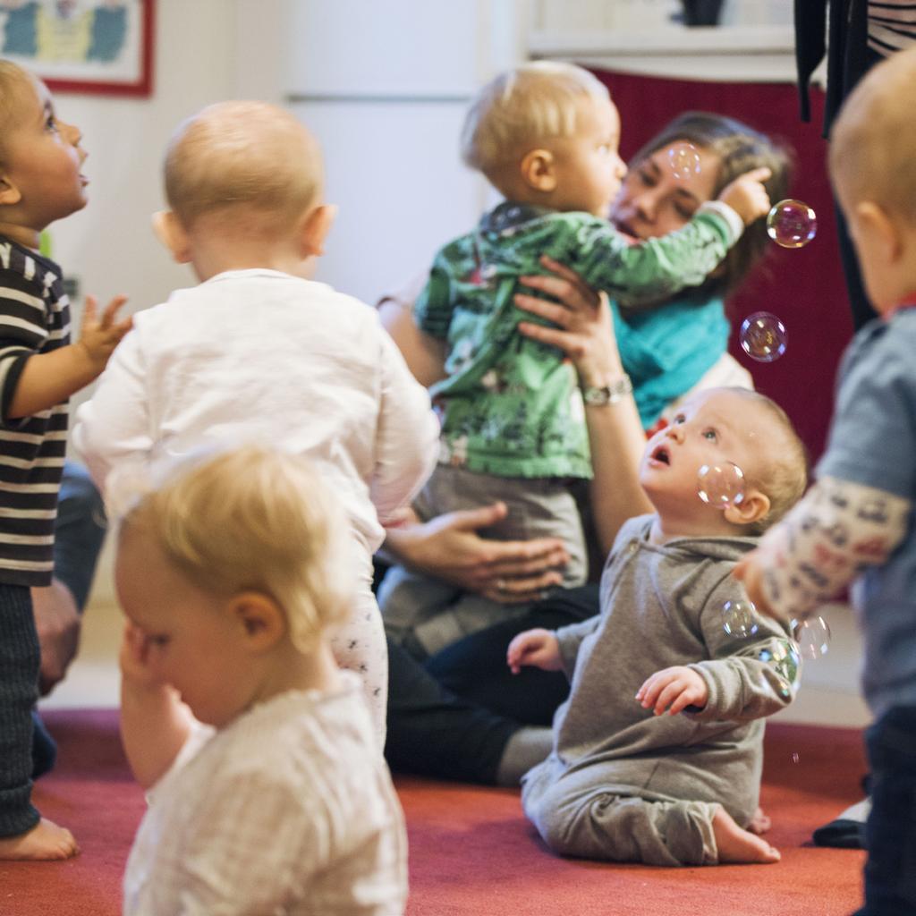 Förskola Verksamheten omfattar den kommunala förskolan, öppna förskolor och parklekar samt habiliteringsverksamhet för förskolebarn med motorisk funktionsnedsättning.