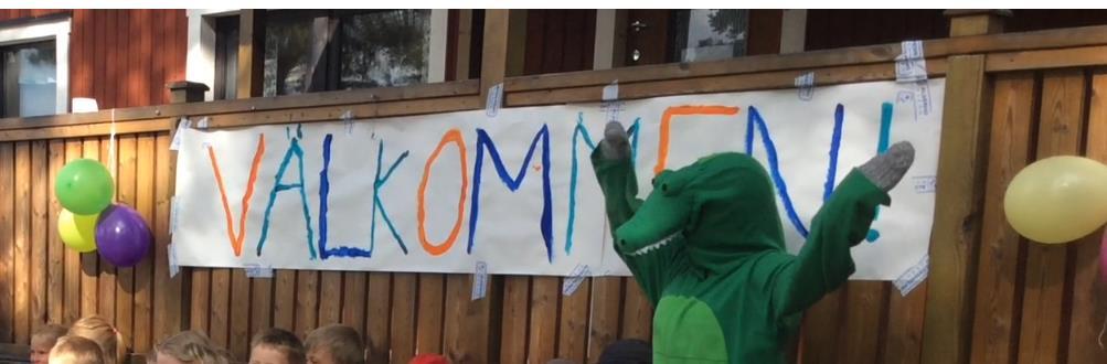 som kommit på besök, sedan åt alla sin picknic tillsammans med varandra och pedagogerna.