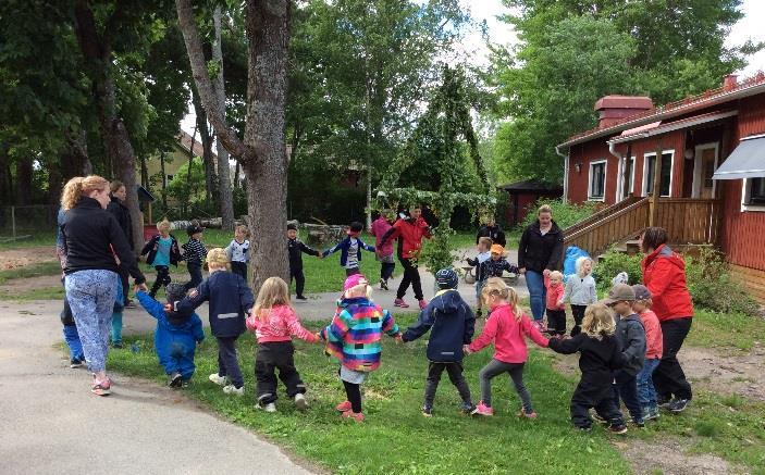 utställningar att titta på från allt som barnen gjort på förskolan under året.