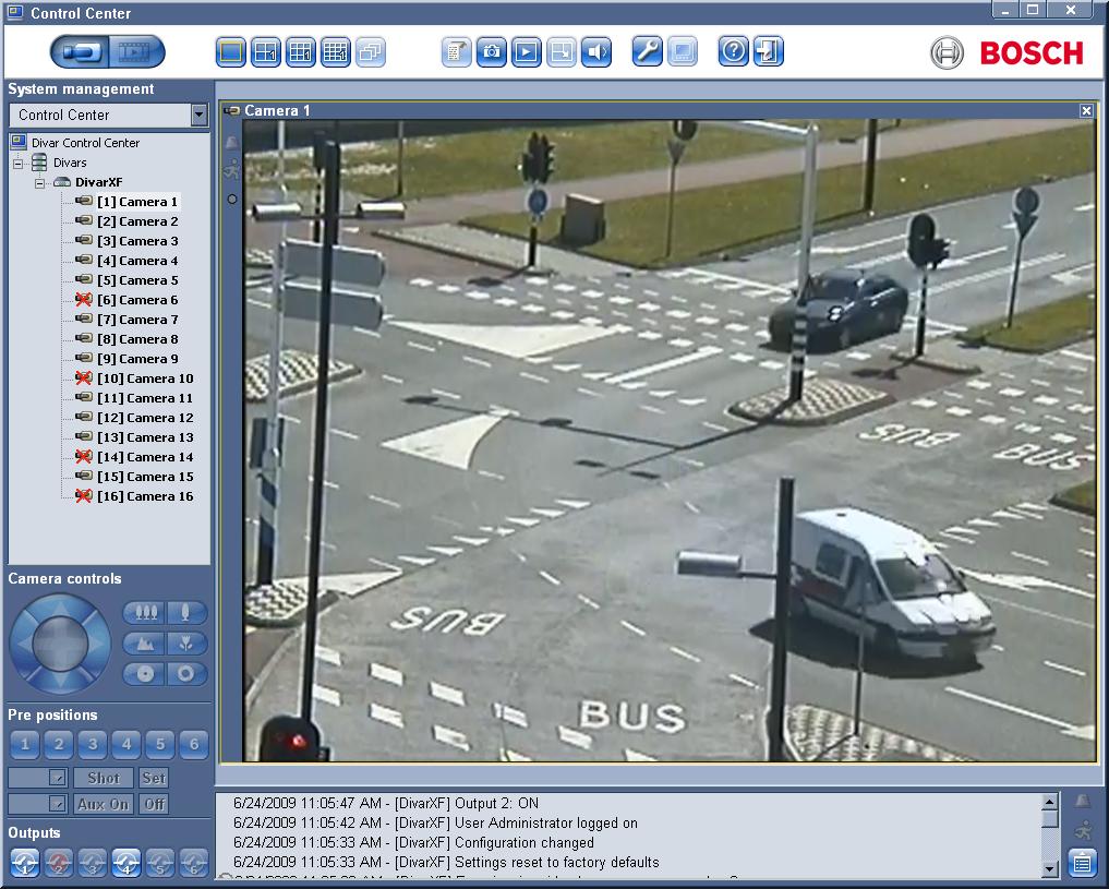 8 sv Divar-Kontrollcenter Divar en eller flera kameror och Divar-enheter. En statuslista som visar statusinformation i realtid från alla anslutna DVR-enheter. Bild 1.2 Direktvideofönster 1.4.