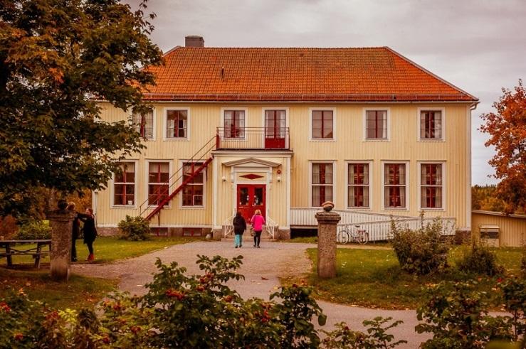 Mer om utbildningen Behandlingspedagog Från kollektivledare till behandlingspedagog 1977 startade Kollektivledarlinjen här på Forsa Folkhögskola.