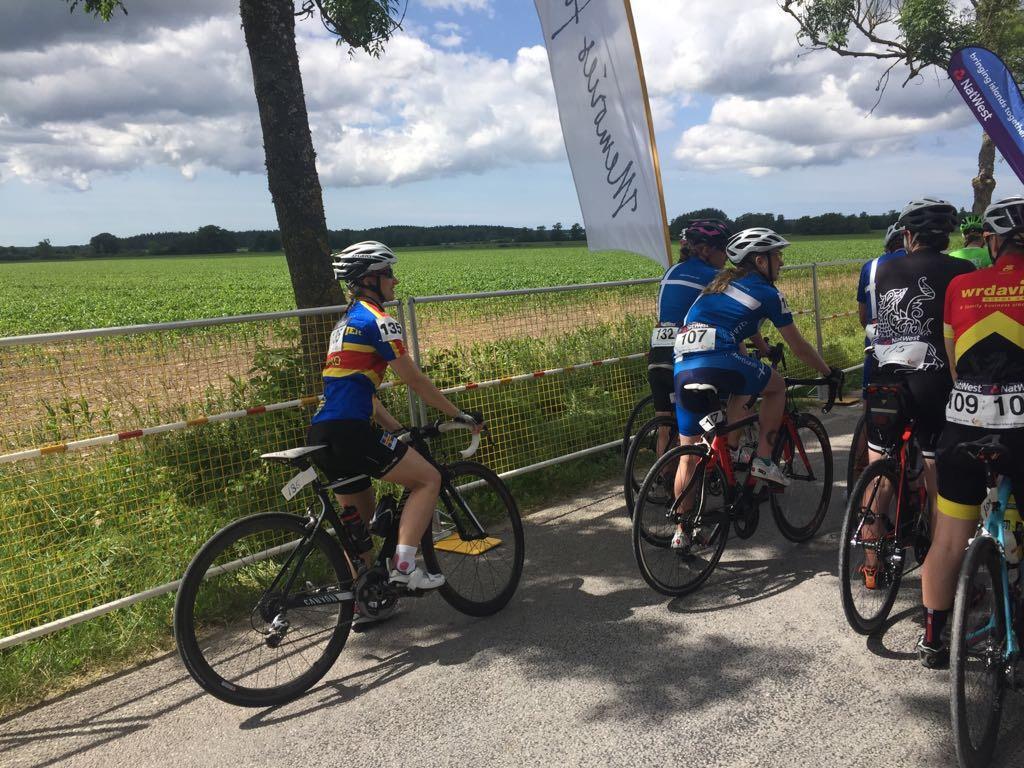 Cykling I Öspelen på Gotland hade vi med tre cyklister, Jenna Gestranius som deltog i Landsvägstävling (29.) Jonas Aarnio deltog i Mountainbike Cross country(24.) och Mountainbike Criterium(23.