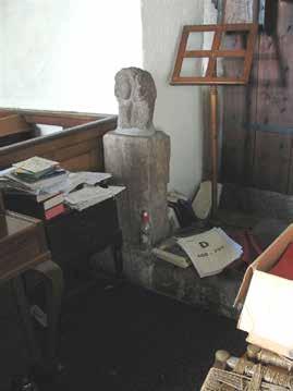 Kyrkan är i ålder jämförbar med Njudungskyrkorna från tidig medeltid. Gemensamt med dessa är även kopplingen med byggnadshyttan i vid Lunds domkyrkan, tydligt i sydportalen.