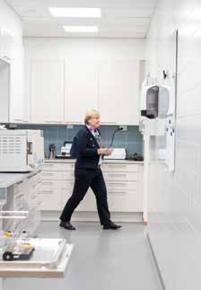 Ing-Marie och Ann-Louice på kliniken i Lerum