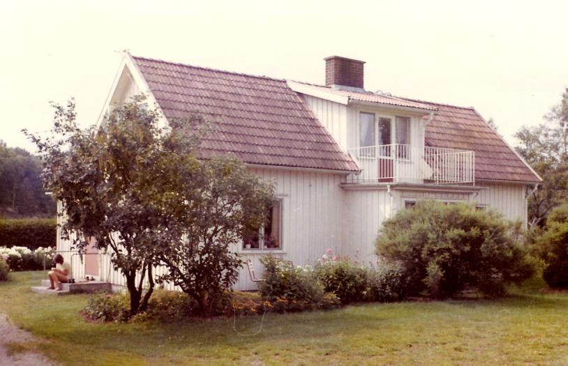 14 1986 flyttade familjen till Allévägen i Vessigebro samhälle och bostadshuset hyrdes ut. 1988 köptes det av Helge Dan Christensen (f 1943 i Danmark), som flyttade dit med sin familj.