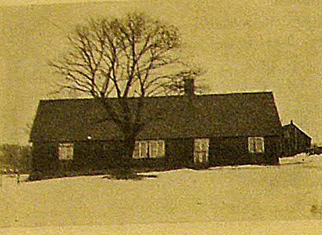 Lia 1:2 ägdes då av skräddare Kristoffer Kristensson i Kärreberg och 2:2 av Carl Ottosson. 167-168 är Ottossons tomt och trädgård 163-164 är Kristenssons tomt och trädgård.