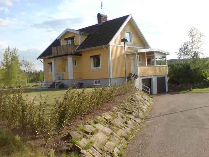 26 Numera ägs gården av Lennart, Kjell och Stefan Böregård. Karl-Åke med familj flyttade till Falkenberg 1999.