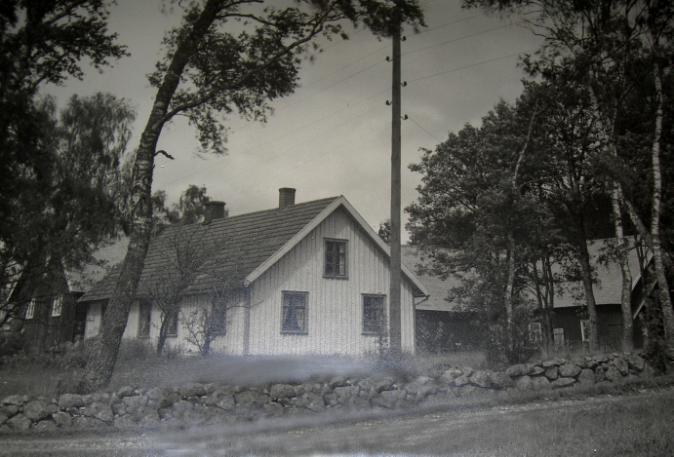 9 Elias dömdes 1872 för förfalskning till 1 års straffarbete och förlust av medborgerligt förtroende i 5 år.