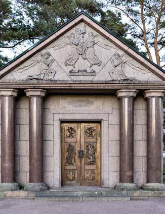 Firman kom på obestånd och mausoleet såldes år 1930. Det flyttades till Påskallaviks kyrkogård där det numera står.