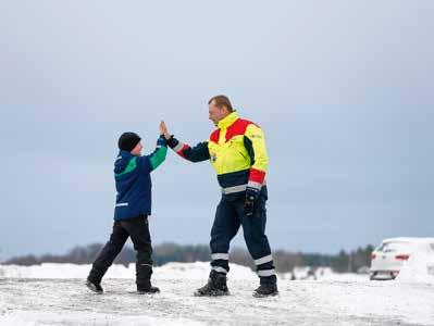 VÅRA UPPDRAG SJÖAMBULANS VÅRA UPPDRAG SJÖAMBULANS Foto: Peter Holgersson»Vi var oerhört noggranna med att förvissa oss om exakt till vilken brygga vi skulle, för att inte tappa tid«sebastian WIGMO Vi