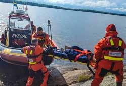 Efter att ha gått igenom utrustningen fortsatte vi med att öva manövrering med Rescue Arizona. Förflyttning av patienter på schemat Foto: Andreas Sjölin Test av ny teknik i samverkan RS TOREKOV, 23/4.