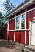 Ett skäl till det är befolkningsunderlaget på orterna och att människor ofta inte arbetar där de bor, vilket gör att det blir svårt att klara att ha jour.