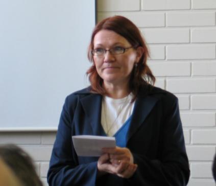 presenterar sig Lena