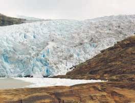 Berggrunden under isen och tidigare avlagrade jordarter krossades åter till en blandning av block, sten, grus och finare material.