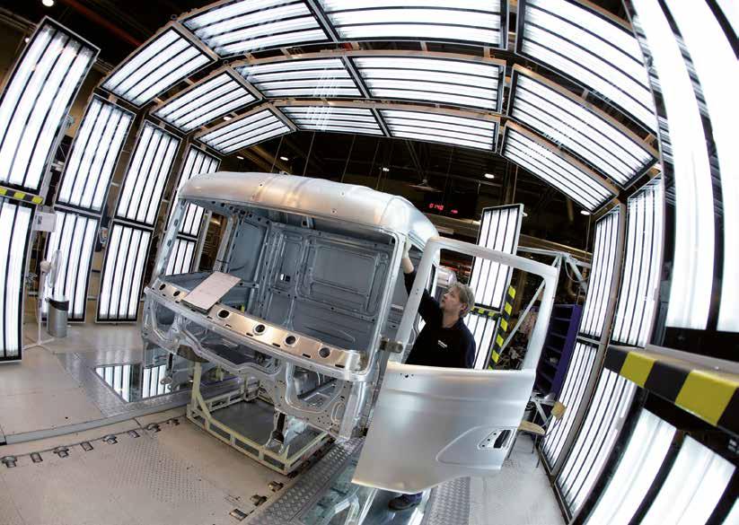 Foto: Scania, Carl-Erik Andersson, Dan Boman Ur Potential nr 2 2013 Dragande system i tillverkning och sjukvård Det är mycket som är olika i en fabrik och i ett sjukhus.