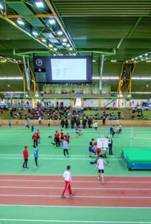 Varför du ska följa med Det är en fantastisk erfarenhet som inte alla i er ålder får uppleva Man får nya kompisar Man får tävla i en jättefin hall: Helmut Körning Halle Du möter ungdomar från 8
