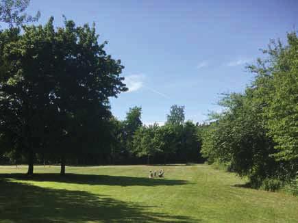 3 Västboda Beskrivig Karaktär och storlek: Kvarterspark 2.1 ha Iehåll: Större park och parkstråk beläge mella bostadshus på Värmladsväge och Suemobacke.