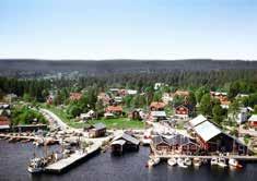 Efter lunch besöker vi världsarvgården Bortom Åa i Fågelsjö. 1910 stängde gårdsfolket dörren till sin gamla bostad och flyttade in i ett modernt hus.