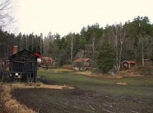 Elinslund på 1980-talet Elinslund på 2010-talet, till vänster den 20 m långa torkladan.