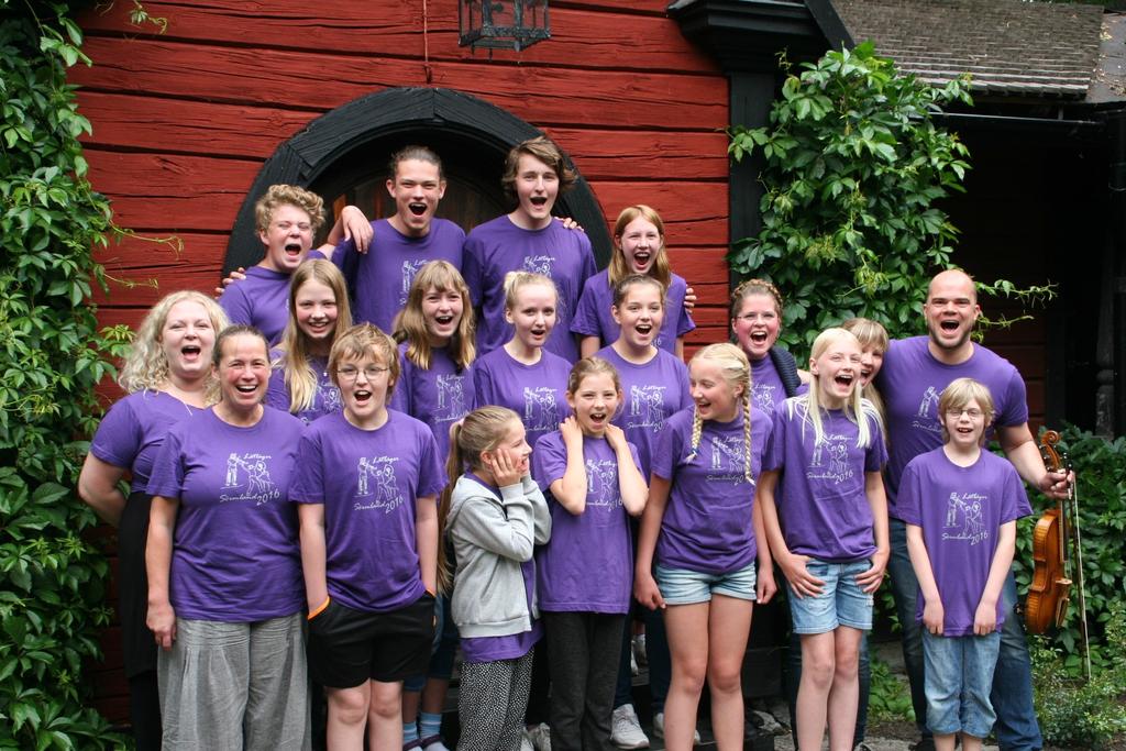 Rapport fran Latlagret i Julita Åsa E Jacobsson Låtläger Sörmland 2016, blev som tidigare år ett lyckat ker. Vi fick också lära oss en engelsk låt med text och läger : )! dans till!