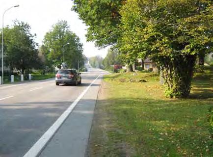 Ett alternativ är att GC-trafiken använder gångbron vid Kyrkstallarna som då bör göras som en permanent bro och därmed ersätta den valvbro som revs 1937.