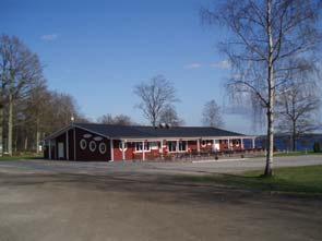 placering ska anpassas till naturen och byggnadernas utformning ska anpassas till den traditionella bebyggelsen som finns i omgivningen.