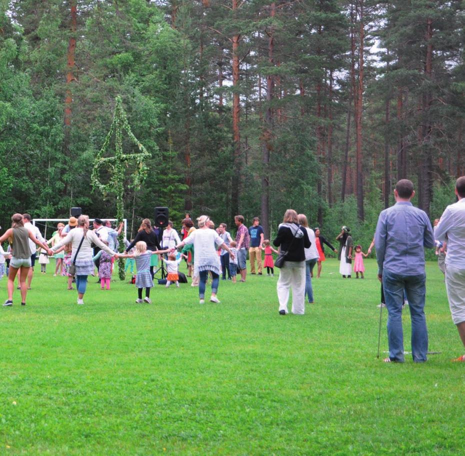 Midsommar Midsommarafton på Älvåsa Programmet startar kl. 18 med midsommarstångsresning och ringlekar med Ove Södereng. Barnen bjuds på glass.