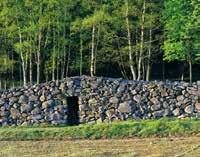 Åk till mossen och bilda dig din egen uppfattning. Vill du träffa själva Bockstensmannen får du åka till Varbergs fästning, Hallands kulturhistoriska museum. Koordinater N: 57 7.