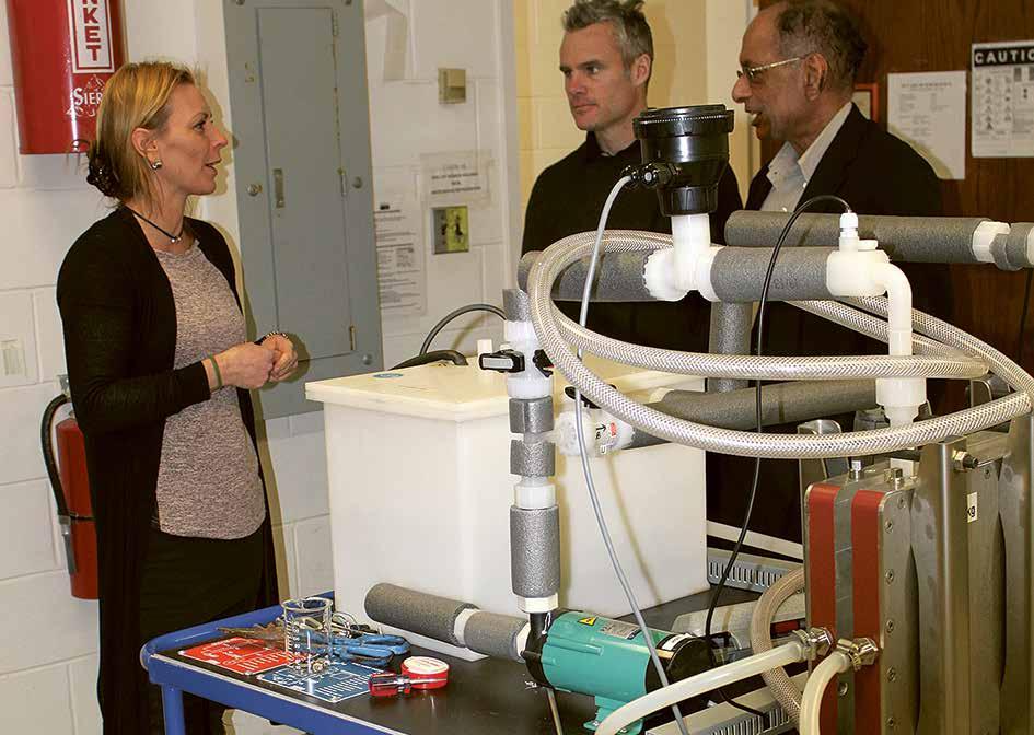 Grunden för komponenterna är halvledare som kan ge signalerna noll och ett som är grunden för datatekniken.