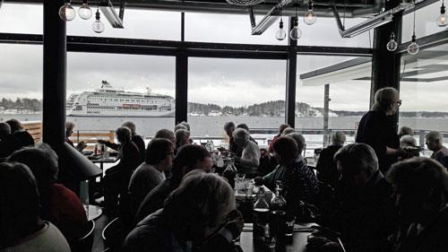 Där serverades en god lunch, så att vi mätta och tillfreds sen i lugn och ro kunde åka via Värmdö tillbaka till utgångspunkten, Liljeholmen.