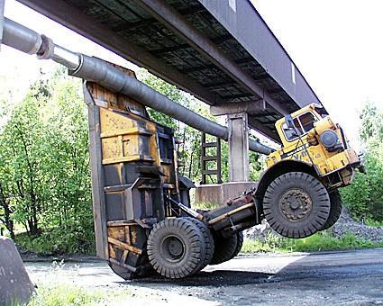 Påkörning av oljeledning Nedkörning av ledningsstråk Var därför uppmärksam på skyltning och iaktta största försiktighet vid passage av ledningsstråk.