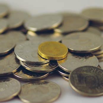 Sammanfattning Bakgrunden till denna studie är att kontantanvändningen i Sverige har minskat under lång tid och att minskningstakten har ökat under de senaste åren.