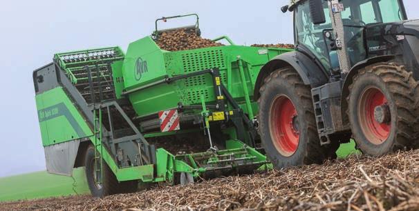 Standard på Spirit 9200: Kraftuttagsaxel 1 000 v/min Helt hydrauldriven maskin Oberoende hydraulsystem med 3 pumpar Hjul 850/50-30.