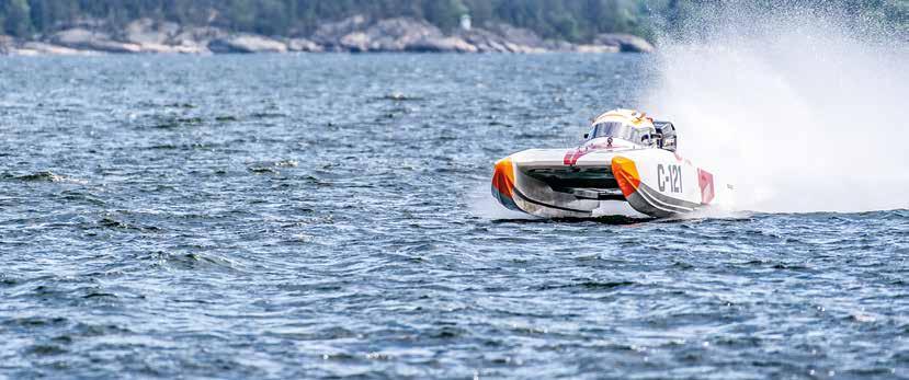 Efter det går båtarna runt södra udden av Björkö för att ta sig upp över Björköfjärden till etappmålet vid Flottskär. OBS!