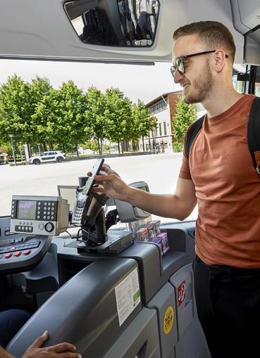 BILJETTER OCH KORT KÖPA BILJETTER Årskort för buss och tåg Årskortet är vårt förmånligaste erbjudande för dig som reser regelbundet med oss. Kostnaden för årskort motsvarar 9,5 periodkort.