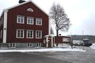 Tillbyggnad av slöjdsal på skola i Hudiksvall Idenors skola På uppdrag av Hudiksvalls Kommun utför vi en om- och tillbyggnad av Idenors skola med ny slöjdsal och entré samt nytt fläktrum i befintligt